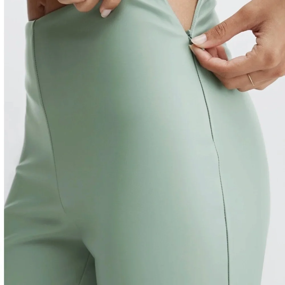 NWT Fabletics vegan Leather Leggings - Picture 3 of 4